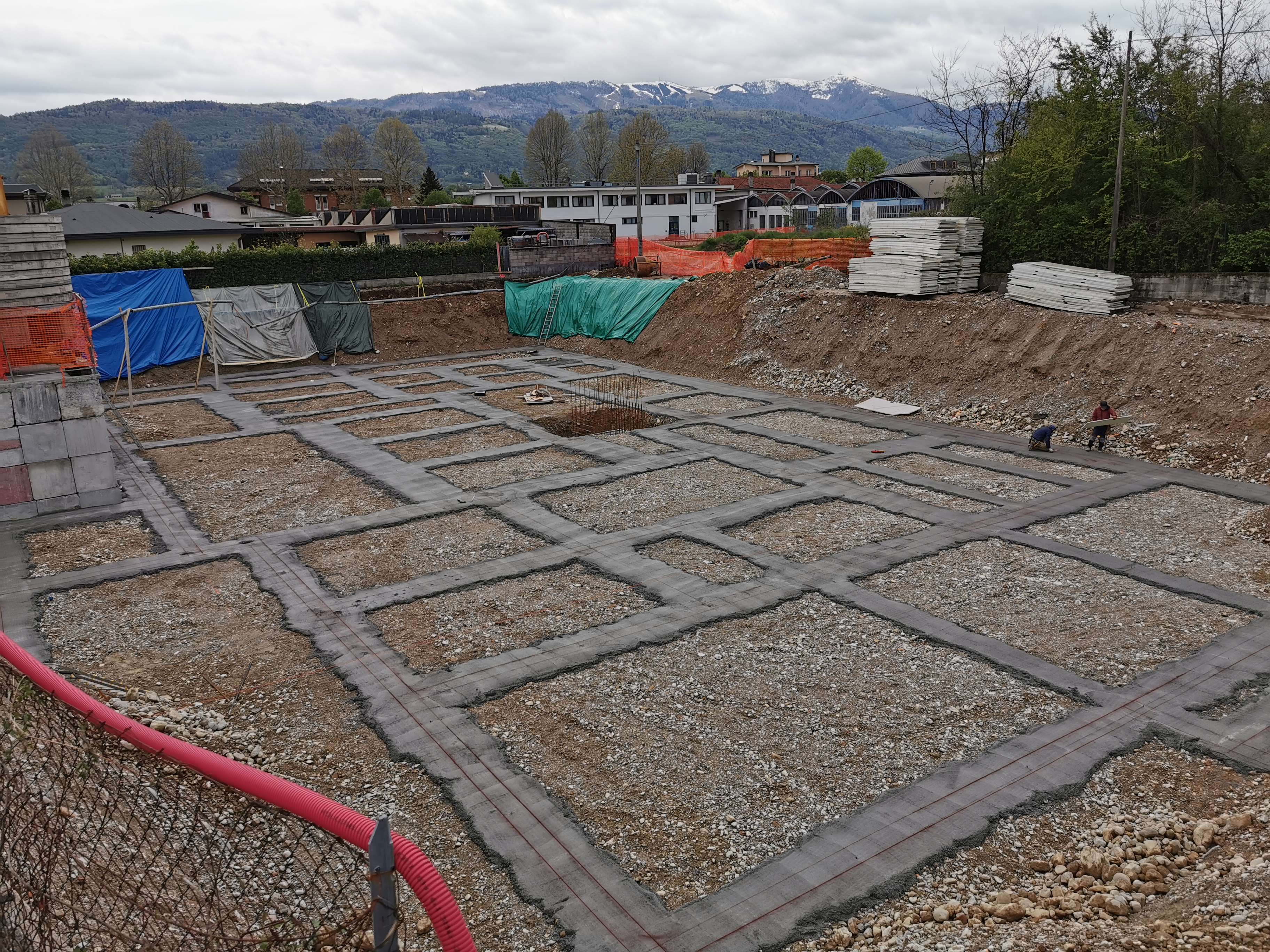 Escavatore in azione cantiere